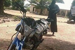 Boundiali : Une directrice d'école fait fuir ses élèves à cause de son habillement, parents et instituteurs en colère Boundiali : Une directrice d'école fait fuir ses élèves à cause de son habillement, parents et instituteurs en colère